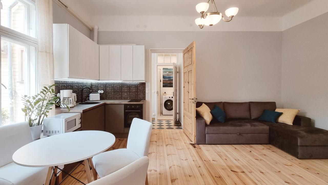 Aia Center Apartment With Sauna Pärnu Buitenkant foto